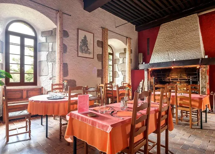 Domaine Le Prieure Отель Chaumont-le-Bourg