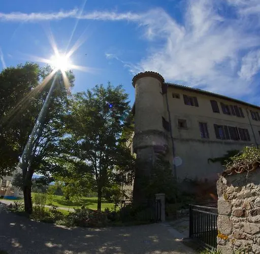 Отель Domaine Le Prieure Chaumont-le-Bourg