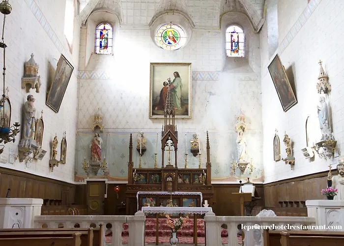 Domaine Le Prieure Отель Chaumont-le-Bourg