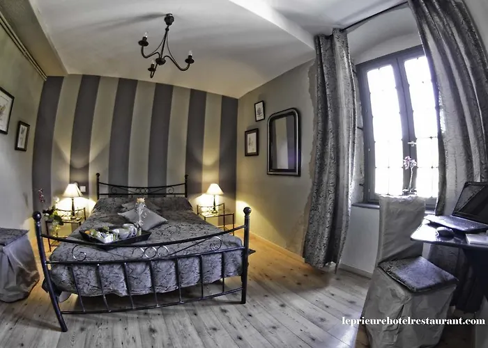 Отель Domaine Le Prieure 3*