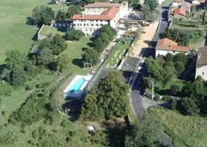 Отель Domaine Le Prieure Chaumont-le-Bourg