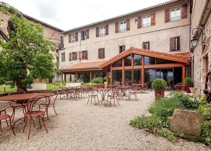 Отель Domaine Le Prieure Chaumont-le-Bourg