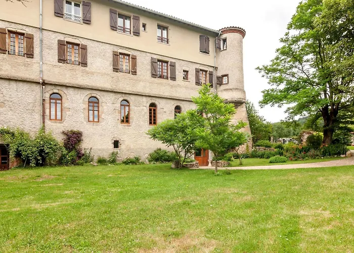 Отель Domaine Le Prieure Chaumont-le-Bourg